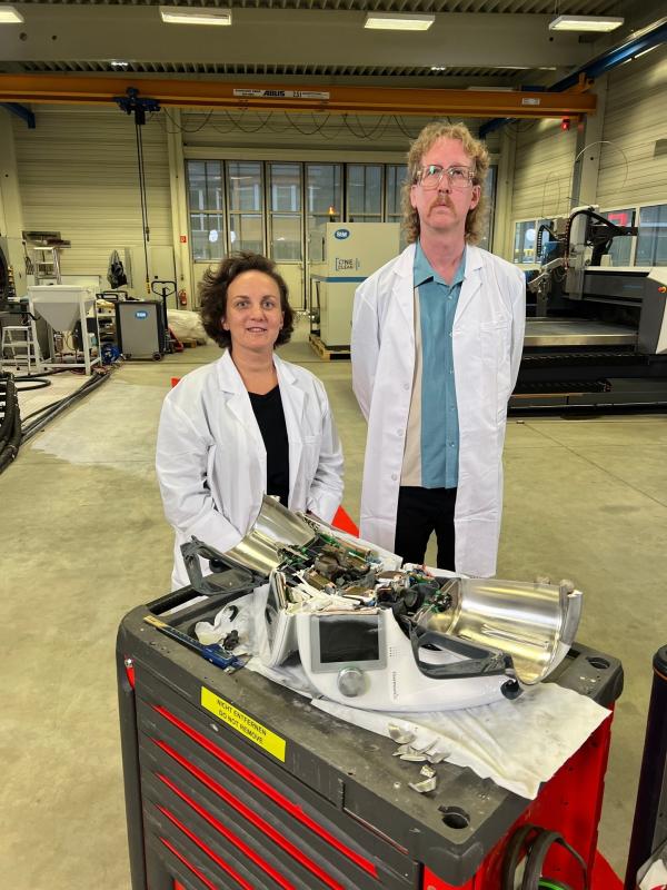 Bild 1 von 13: Die Analyse: was für Technik steckt wirklich in der Küchenmaschine? Im Bild: Uke Bosse und Silvia Baldauf