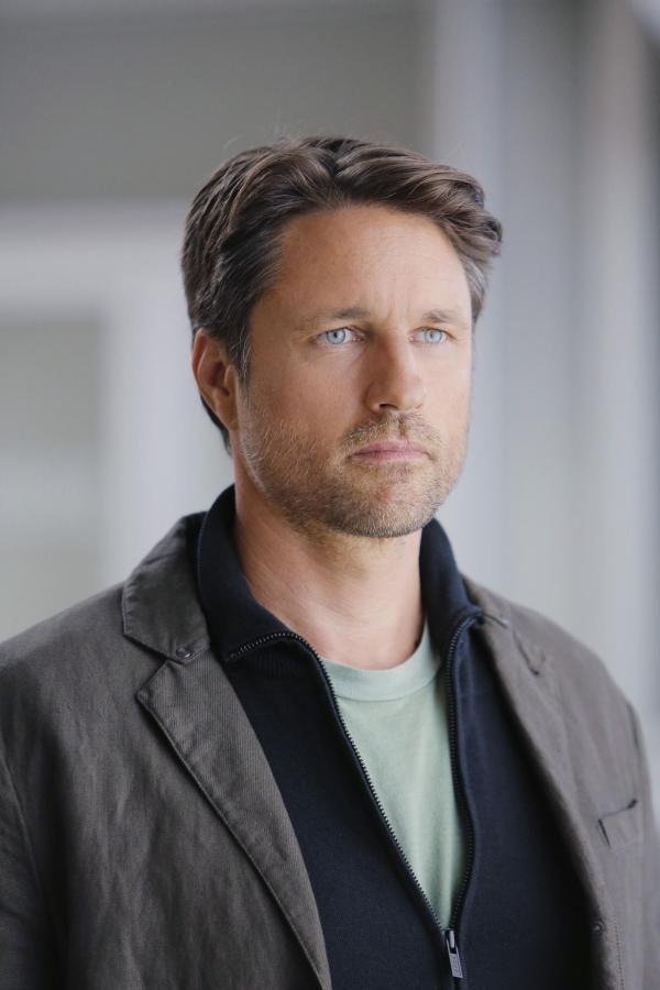 Bild 1 von 65: Mit dem Erscheinen von Dr. Nathan Riggs (Martin Henderson) im Krankenhaus, kehren auch Probleme unter den Ärzten ein ...
