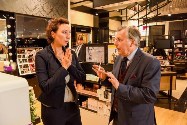 Bild 1 von 27: Im Bild: Ursula Strauss (Angelika Schnell), Johannes Silberschneider (Eberhard Bina).