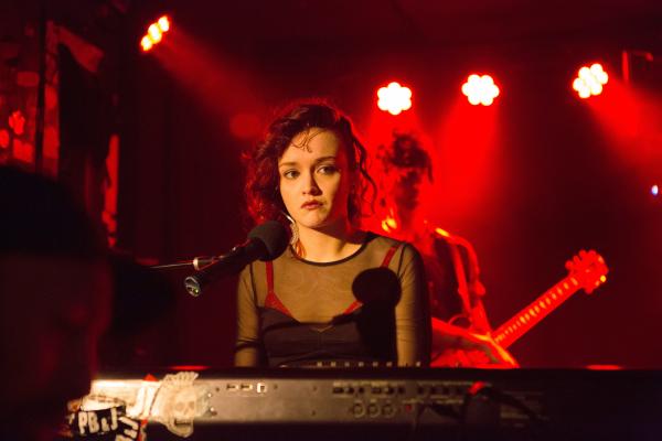 Bild 1 von 14: Durch Musik kann Dylan (Olivia Cooke) ihrer Wut auf das Leben Ausdruck verleihen.