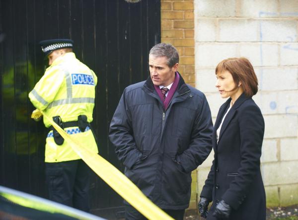 Bild 1 von 7: DC Mike Longhurst (Mark Folan Deasy, l.); DCI Gill Murray (Amelia Bullmore, r.)