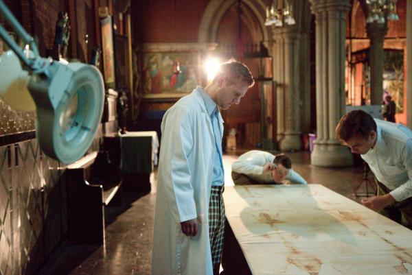 Bild 1 von 13: Im Bild: 1978: Ein Team von Wissenschaftlern versucht das Grabtuch zu datieren (nachgestellte Szene).