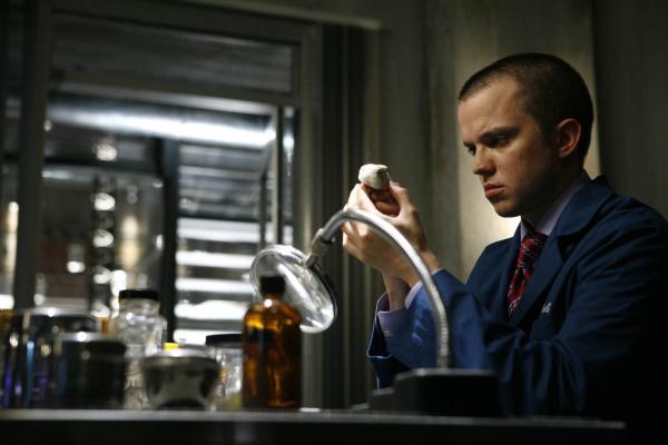 Bild 1 von 9: Dr. Addy (Eric Millegan)