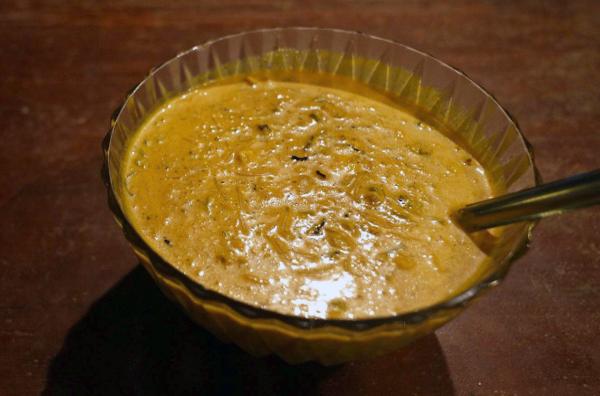 Bild 1 von 3: In Malaysia wird eine pikante Suppe zum Fastenbrechen nach dem Ramadan serviert.