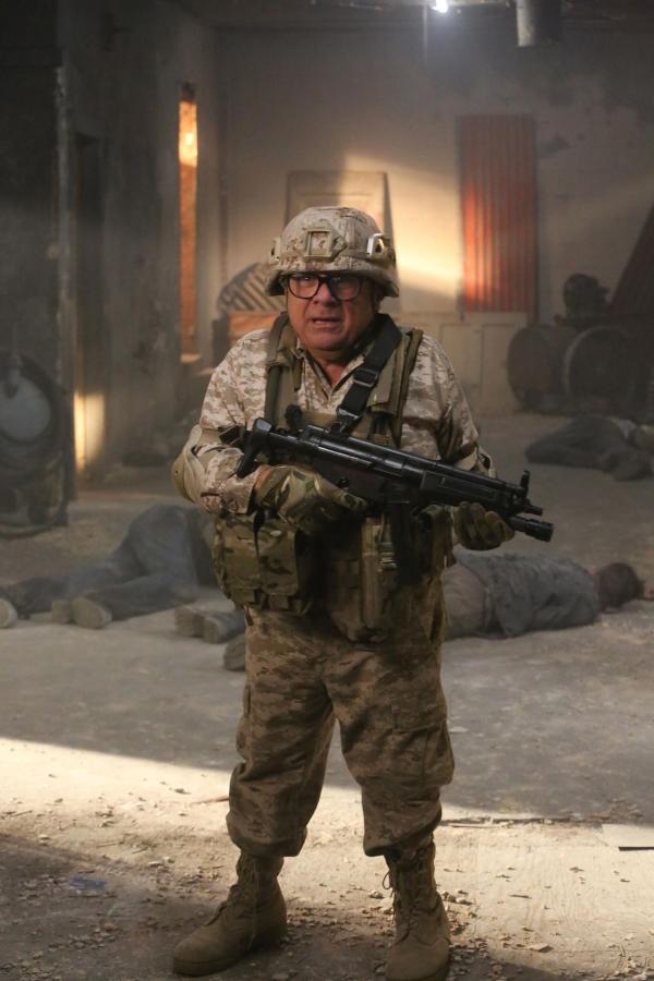 Bild 1 von 8: Frank Reynolds (Danny DeVito)