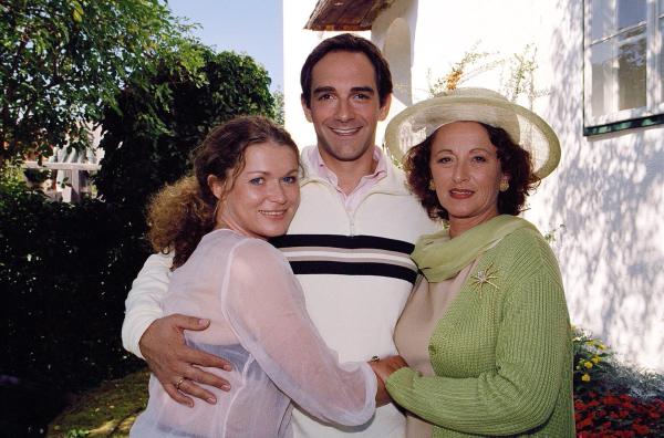 Bild 1 von 5: Im Bild (v.li.): Anna Franziska Srna (Katja), Harry Blank (Andreas Hardenberg), Elisabeth Rath (Bianca).