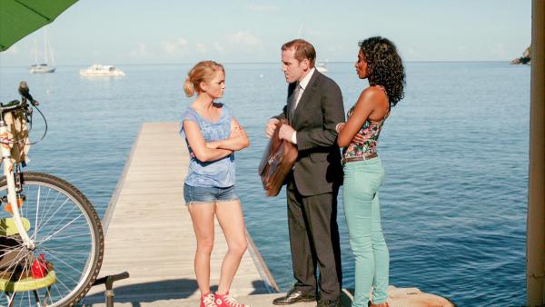 Bild 1 von 6: Im Bild (v.li.): Hannah Spearritt (Lily Shaw), Ben Miller (Det. Insp. Richard Poole), Sara Martins (Det. Serg. Camille Bordey).