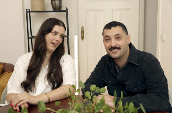 Bild 1 von 3: Im Gespräch über toxische Männlichkeit: Tara-Louise Wittwer (Feministin, Kulturwissenschaftlerin, Autorin, Content Creatorin) und Anil Altintas (Autor, Journalist).