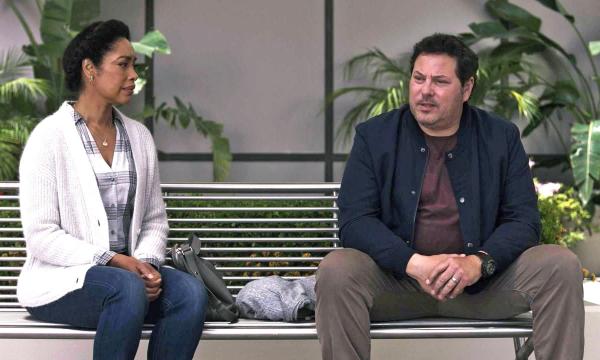 Bild 1 von 22: Tommy Vega (Gina Torres, l.); George (Greg Grunberg, r.)