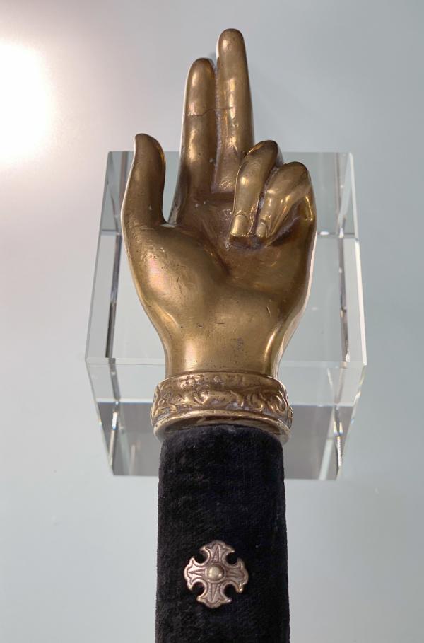 Bild 1 von 3: Die sogenannte Hand der Justiz wird in Quellen aus dem Mittelalter beschrieben und ist ein Zepter mit einer Hand an der Spitze.