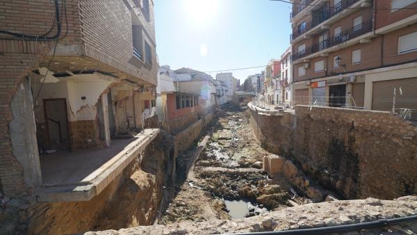 Bild 1 von 3: Nach dem Wasser bleibt die Verwüstung in den Städten.