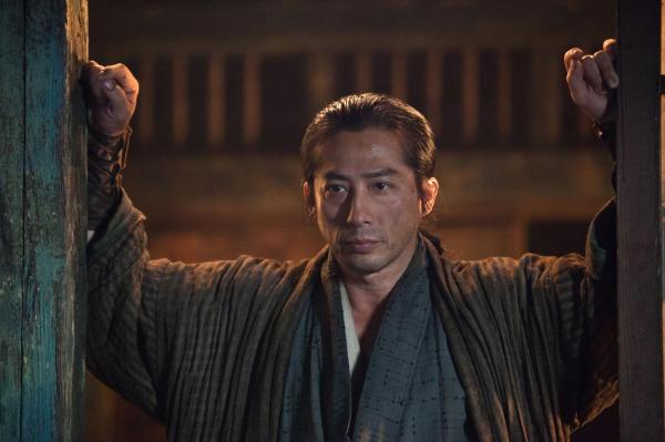 Bild 1 von 14: Oishi (Hiroyuki Sanada) und seine 46 Samrau-Krieger finden sich plötzlich als herrenlose Ronin-Krieger wieder, als ihr Anführer von dem grausamen Lord Kira auf heimtückische Weise ermordet wird. Doch die Krieger sind entschlossen, dessen unheilvoller Herschafft ein Ende zu setzen - koste es was wolle ...