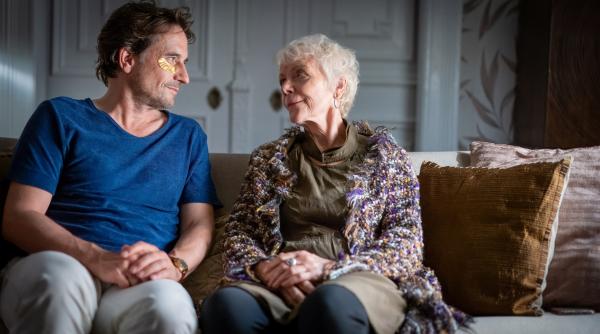 Bild 1 von 25: Tim Seebach (Oliver Mommsen, li.) und Hedi (Angelika Thomas)