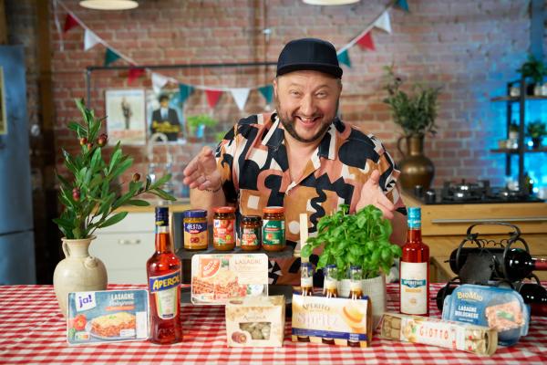 Bild 1 von 8: Egal ob süße Giotto-Kugel oder knalliger Aperol: Sebastian Lege kennt die Tricks der Lebensmittelindustrie.