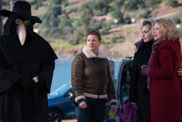 Bild 1 von 13: (Mitte v.l.n.r.) Valentine (Yeelem Jappain); Ludivine Maillol (Élodie Hesme); Candice Renoir (Cécile Bois)