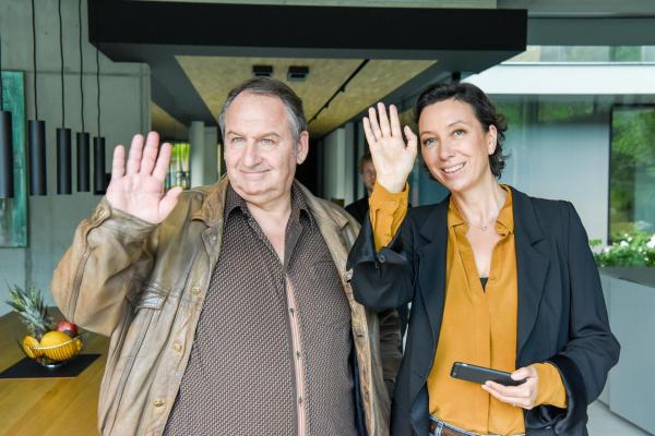 Bild 1 von 23: Im Bild: Wolf Bachofner (Franitschek), Ursula Strauss (Angelika Schnell).