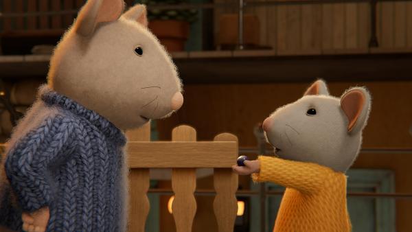 Bild 1 von 3: Ben (rechts) hat Sams (links) verlorene Murmel, aber er möchte sie ihm nicht wieder zurückgeben. Erst als Sam seinem kleinen Bruder erzählt, was er damit vorhat, ist Ben dazu bereit.© ZDF/Cielo Films/Caribara Production/SuperswissRed/M.A.R.K.13/ZDF Studios GmbH - Honorarfreie Verwendung gemäß AGB im redaktionellen Zusammenhang mit genannter Sendung bei Nennung \