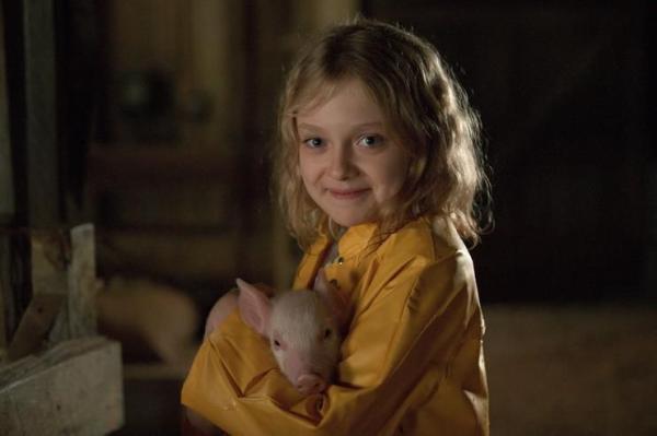Bild 1 von 17: Der von seiner Familie getrennte Wilbur braucht alle Zuwendung, die er kriegen kann. Zum Glück hat er mit Fern (Dakota Fanning) einen wahren Schutzengel gefunden.