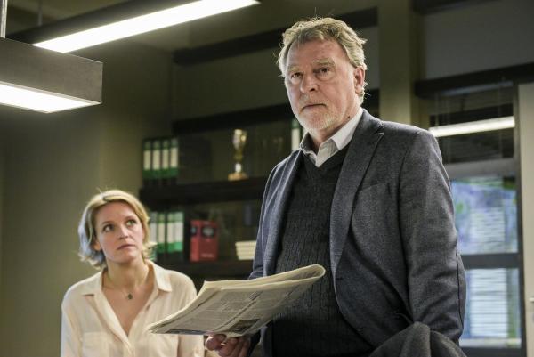 Bild 1 von 5: Leni Maybach (Caroline Scholze, l.); Hajo Trautzschke (Andreas Schmidt-Schaller, r.)