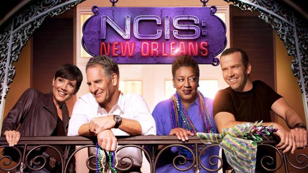 Bild 1 von 20: (1. Staffel) - NCIS: New Orleans: Special Agent Pride (Scott Bakula, 2.v.l.), Special Agent Brody (Zoe McLellan, l.), Special Agent Lasalle (Lucas Black, r.) und Dr. Wade (CCH Pounder, 2.v.r.) ...