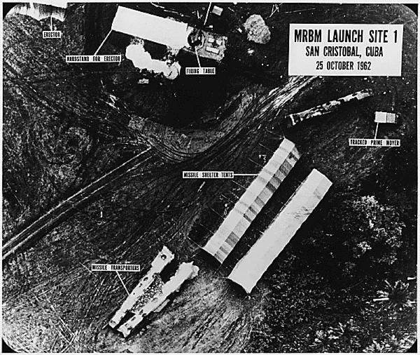 Bild 1 von 3: Diese Fotos von Verstecken für russische Atomraketen auf Kuba bringen die NATO 1962 an den Rand eines Atomkriegs.