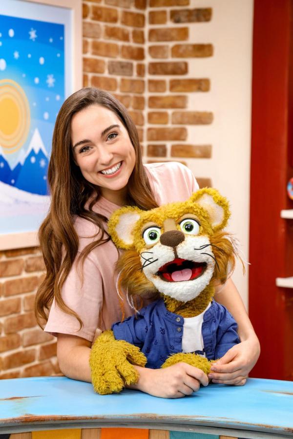 Bild 1 von 11: Im Bild: Melanie Flicker mit Kater Kurt.