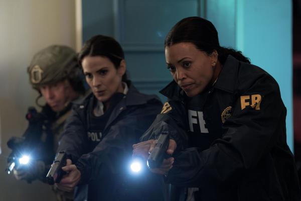 Bild 1 von 12: Dr. Tara Lewis (Aisha Tyler, r.)