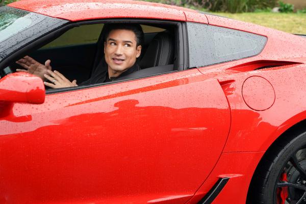 Bild 1 von 3: Mario Lopez (Mario Lopez) nutzt seinen Prominentenstatus aus, um dem Strafzettel zu umgehen.