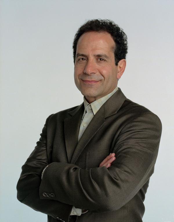 Bild 1 von 13: (2. Staffel) - Seitdem seine Frau ermordet wurde, leidet der ehemalige Polizeiermittler Adrian Monk (Tony Shalhoub) unter starken Phobien.