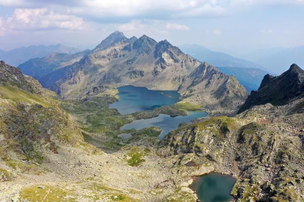 Bild 1 von 3: Im Bild: Rund 1300 stehende Gewässer markieren den Wasserreichtum von Österreichs südlichstem Bundesland. Die meisten Bergseen des Landes sind Relikte der letzten Kaltzeit.