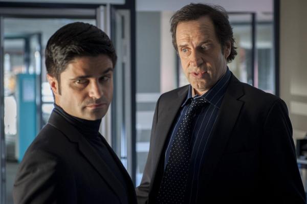 Bild 1 von 29: Während Mick in seinem eigenen Fall erkennen muss, dass es nicht so einfach ist, den Mann, der hinter dem Mordauftrag an ihm steckte, zu überführen, haben Andreas (Maximilian Grill, l.) und Ferchert (Helmfried von Lüttichau, r.) ganz andere Probleme ...