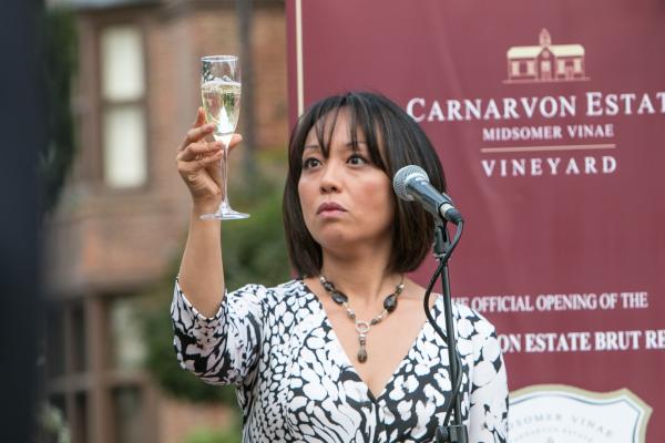 Bild 1 von 10: Die gefürchtete Weinkritikerin Nadia Simons (Naoko Mori) verkostet den neuen Jahrgang.