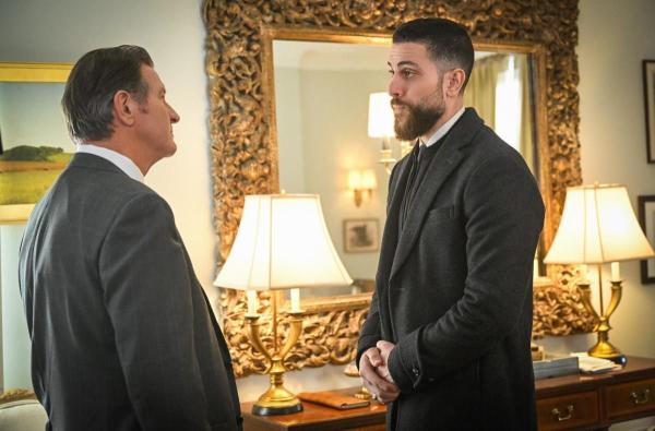 Bild 1 von 8: Curtis Grange (Brett Cullen, l.); Special Agent Tiffany Wallace (Katherine Renee Turner, r.)