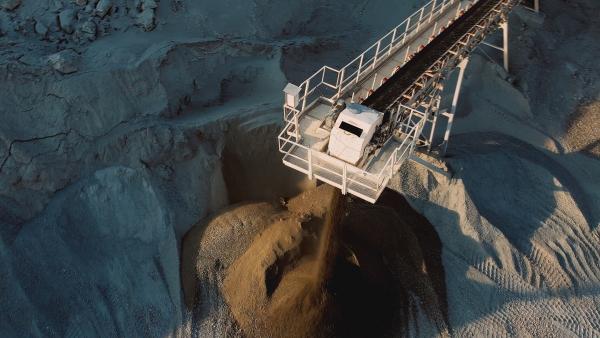 Bild 1 von 5: Abbau und Verbrennung fossiler Energieträger bringen den globalen Kohlenstoffzyklus aus dem Gleichgewicht.