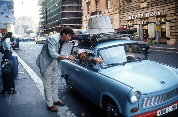 Bild 1 von 18: Auf dem Weg nach Neapel kommt es zu einigen Zwischenfällen, die Udo (Wolfgang Stumph, r.) den letzten Nerv kosten ...