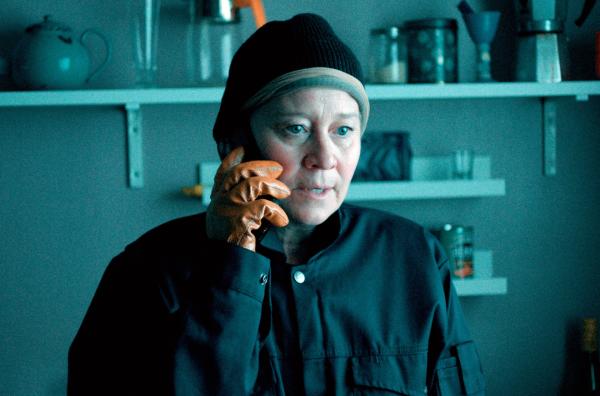 Bild 1 von 3: Ditte Jensen (Trine Dyrholm) löst Probleme weiterhin so, wie sie es als ehemalige dänische Elitesoldatin und Geheimdienstagentin gelernt hat.