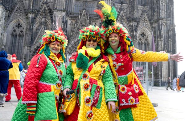 Bild 1 von 3: Karnevalisten in Köln