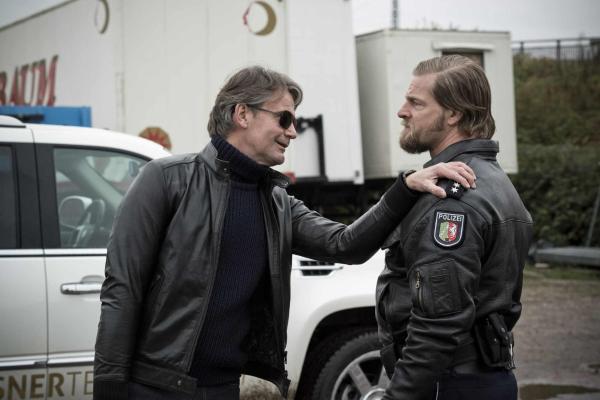 Bild 1 von 30: (5. Staffel) - Gerichtsmediziner Meisner (Robert Lohr, l.) hat sich selbstständig gemacht und nervt Mick (Henning Baum, r.) nach wie vor mit seiner Art ...