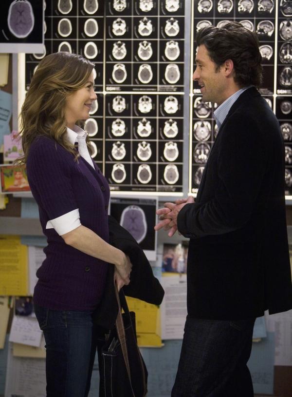 Bild 1 von 48: Derek (Patrick Dempsey, r.) hat eine besondere Überraschung für Meredith (Ellen Pompeo, l.). Er hat den Fahrstuhl mit CT-Bildern ihrer gemeinsamen Operationen ausgestattet. Meredith ist beeindruckt ...
