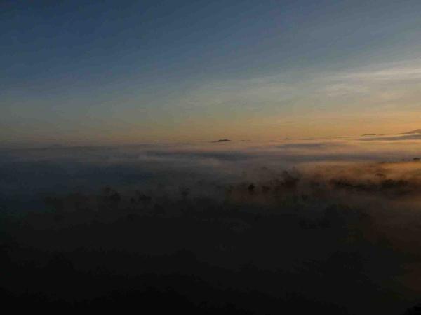 Bild 1 von 6: Sonnenaufgang auf den Atherton Tablelands, der Heimat von Baumkänguru und Possum.