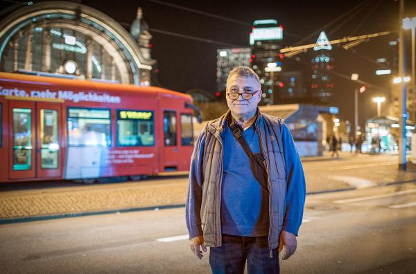 Bild 1 von 4: Nazim Almedars Kiosk ?Yok Yok? ist im Viertel Kult.