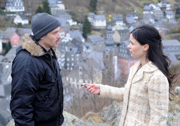 Bild 1 von 15: Obwohl sie es eigentlich nicht will, hilft Katharina (Anna Fischer) ihrem alten Partner Rocko (Barnaby Metschurat).