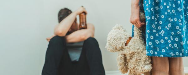 Bild 1 von 6: Suchtbelastete Familien - die Kinder leiden am stärksten darunter.