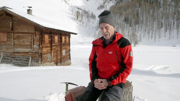 Bild 1 von 8: Im Bild: Altbergführer Friedl Fleißner vor historischer Berghütte in der Asten.
