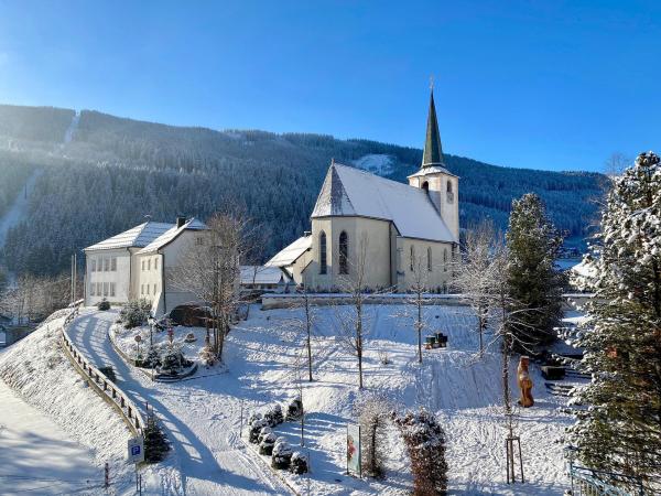 Bild 1 von 21: Im Bild: Dorfkern Filzmoos.