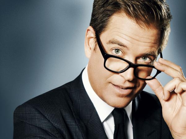 Bild 1 von 12: (3. Staffel) - Bull - Artwork