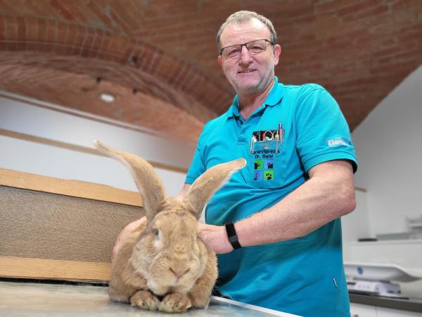 Bild 1 von 11: Die Tierarztpraxis von Dr. Josef Beisl befindet sich in einem denkmalgeschützten ehemaligen Schweinestall.