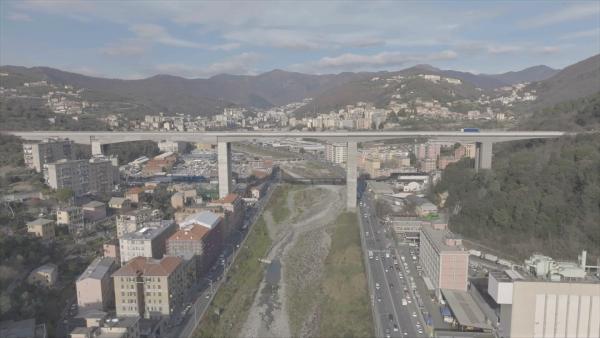 Bild 1 von 5: Durch den Einsturz der Morandi Brücke in Genua im August 2018 ist in Italien die Diskussion um die Privatisierung des Autobahnnetzes und seine Wartung neu entflammt.