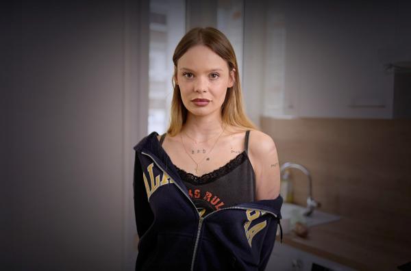 Bild 1 von 6: Nika Nikulshina floh vor dem Geheimdienst ins Exil.