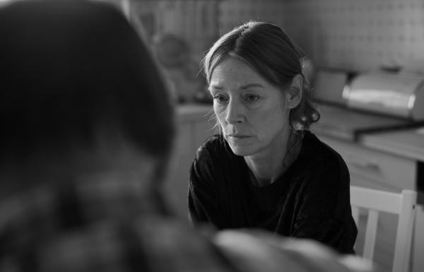 Bild 1 von 15: Holle (Jenny Schily) sorgt sich um ihren schizophrenen Bruder Sven (Jens Brock).